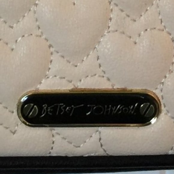 BETSEY JOHNSON QUILTED PURSE - Picture 4 of 6